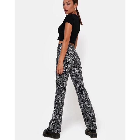 Motel Zoven High Waist Animal Print Flared Leg Trouser Pant Rar Leopard Grey XXS - Picture 4 of 16